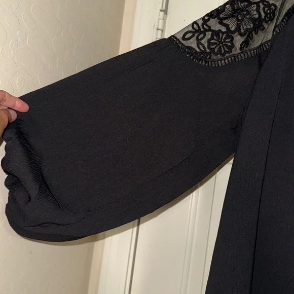 Elegant Black Lace Women's Top - Picture 3 of 6